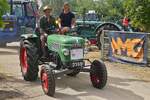 Auch dieser Fendt Fix 2 machte die Rundfahrt beim Traktorentreffen in Keispelt mit.