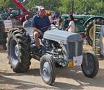 Ferguson Tec 20, BJ 1961, 25 PS, machte bei der Rundfahrt beim Traktorentreffen in Keispelt mit. 09.08.2026