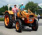 =Fiat besucht die Traktorenausstellung  Ahle Bulldogge us Angeschbach oh Lannehuse  in Angersbach im Juni 2018