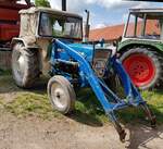 =Ford 2000, gesehen bei der Oldtimerausstellung der Traktorfreunde Wiershausen am Klostergut Hilwartshausen, 05-2023