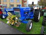 Blauer Ford 5000 mit Schönem Blumenschmuck am Oldtimertreffen in Rheinfelden am 27.09.2025
