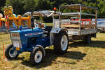 Ford 2000S, BJ 1968, 37 Ps, mit Hänger, war zum Oldtimertreffen in Waarken angereist.