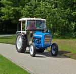 Ford 3000, Bj 1976, hat auch an der Rundfahrt in der N�he von Wintger beim Oltimertreffen Teilgenommen.