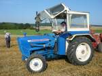 Ford 3000 unterwegs auf einem Feld in 36100 Petersberg-Marbach im August 2009