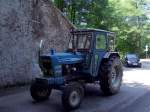 FORD-6600 rast mit hohem Tempo Richtung Rieder Schwimmbad ;100821