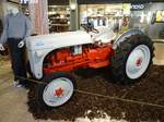 Ford 8N ausgestellt in einem Einkaufszentrum in Strassen (Lux.), 11.08.2017