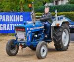 Ford 2000 Super, BJ 1971, 2589 ccm, 42 PS, f�hrt nach der Rundfahrt auf das Gel�nde des Oldtimertreffens in Warken.