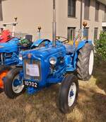 Fordson Dexta, BJ 1960, 32 PS, 2360 ccm, 3 Zyl, war beim Traktortreffen in Keispelt zu sehen. 09.08.2026