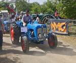 Fordson Dexta BJ 1961 32 PS, 3Zyl, machte bei der Rundfahrt beim Traktorentreffen in Keispelt mit.