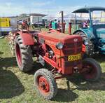 Hanomag R22, BJ 1952, steht beim Gromperefest in Binsfeld, mit einer Kartoffelerntemaschine zum Einsatz bereit.