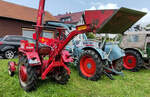 =IHC 324 Farmall mit Heckladeschaufel, gesehen beim Ortsjubiläum 1000 Jahre Großenbach im Juni 2025