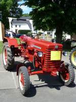 Deutschland, Eifel, Lasel, Oldtimer Traktoren Ausstellung während des autofreien Sonntags am 28. Mai 2012 im Enztal. Traktor: IHC Mc Cormick D214, 1962, 14PS