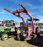 =IHC 553, ausgestellt bei der Oldtimerveranstaltung der OLDTIMERFREUNDE OHMTAL in Dannenrod, 09-2025