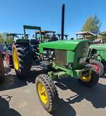 =John Deere 2130 S, gesehen bei der Oldtimerschau in Wasenberg, 05-2025