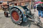 =Lanz Bulldog liefert die Antriebskraft für die Dreschmaschine beim Ortsjubiläum 1000 Jahre Großenbach im Juni 2025