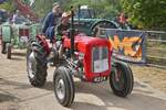 Massey Ferguson 35, machte beim Traktorentreffen in Keispelt die Rundfahrt mit.
