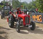 Massey Ferguson 35, fuhr beim Traktorentreffen in Keispelt bei der Rundfahrt mit.