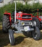 Massey Ferguson 165, BJ 1968, 4 Zyl, 62 PS, war zum Traktorentreffen in Keispelt gekommen.