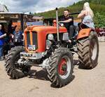 =MF Allrad rollt über das Ausstellungsgelände der Traktorfreunde Wiershausen am Klostergut Hilwartshausen, 05-2023
