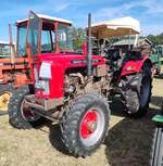 =MF DT 7000, Bj. 1966, 65 PS, pr�sentiert bei der Oldtimerveranstaltung der OLDTIMERFREUNDE OHMTAL in Dannenrod, 09-2025. Laut Fahrzeugbeschreibung das erste weltweit vertriebene MF-Modell mit Allradantrieb.