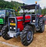 Massey Ferguson 1102, BJ 1977, 5890 ccm, 105 PS, war beim Oldtimertreffen in Waren zu sehen.