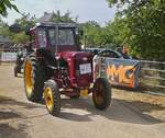 Auch der Nordhausen Famulus 36, BJ 1963, machte beim Traktorentreffen in Keispelt, die rundfahrt mit.