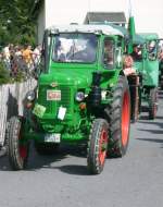 RS14/36 wartet auf der Zufahrtsstra�e zum Bulldogtreffen in Burkhardtsdorf auf die Weiterfahrt und anschlie�ende Vorstellung