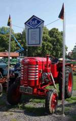 O&K-Schlepper 35 PS steht bei der Oldtimerausstellung in Gudensberg im Juli 2015. Dieser Traktor wurde aus Argentinien reimportiert und anschl. restauriert. 
