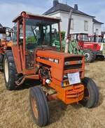 Renault R 651, BJ 1982, 65 PS, 4 Zyl, 3770 ccm, steht mit einem H�nger auf dem Gel�nde beim Traktortreffen in Keispelt.