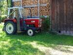 STEYR-430 (Leistung:32PS; Hubraum:1992ccm; Höchstgeschwindigkeit:30km/h)wurde bis 1976 produziert, und ist mit seitl. Mähbalken ausgerüstet; 250824