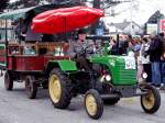 STEYR80(15er) tuckert gem�chlich mit seinem Gespann an der Zuschauermenge beim Faschingzumzug in Ried i.I.