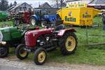 Dieser Steyr stand nachdem Umzug zum „Baurefest  in Brachtenbach am Strassenrand zur besichtigung bereit.