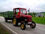 STEYR  18er  ist bei d�sterem Aprilwetter mit Einachsanh�nger unterwegs; 090430