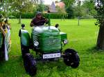 STEYR180; BJ1950 tuckert durch den Obstbaumgarten;110814