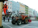 STEYR8090 ist beim Maibaumaufstellen in RIED i.I.