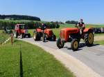 STEYR-188, sowie drei weitere Steyr-Schlepper treffen bei einer Oldtimerveranstaltung ein; 150604