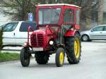STEYR188 tuckert gem�chlich die Bahnhofsstra�e in Geinberg entlang; 090331