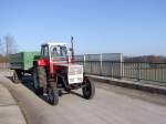 STEYR768 tuckert N�he Neumarkt/Kallham gem�chlich �ber eine Eisenbahnbr�cke der  Passauerbahn  ; 081229