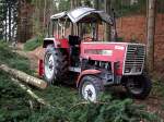 STEYR540 mit angebauter Seilwinde bei der Waldarbeit;101106