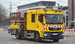 Berliner Verkehrsbetriebe (BVG) mit einem MAN TGM 18.320 mit Hubarbeitsbühne (Aufbau der Fa. HILTON Kommunal GmbH) am 17.03.22 Berlin Marzahn. 