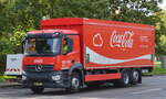 Coca-Cola GmbH Deutschland (Berlin) mit einem MB ANTOS 2540 mit Kastenaufbau am 16.09.22 Berlin Hohenschönhausen.
