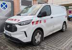 =Ford Transit Custom von DB Services steht am Hbf Wiesbaden im Dezember 2025