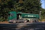 Scania R480 des Baustofftransportunternehmen Latussek aus Herdecke steht am 03.10.2008 bei Hagen auf dem Seitenstreifen.
