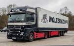 =MB Actros L der Spedition WOLTER KOOPS steht im Dezember 2023 auf dem Rasthof Fulda Nord