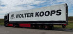 =MB Actros-Sattelzug der Spedition WOLTER KOOPS steht auf einem Rastplatz an der A 3, 08-2026