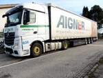 ACTROS-1848 von Angermayr(zugelassen in Polen) ist schon mit einem Auflieger, sowie Nummerierung des neuen Eigners, Aigner–Powerful-Logistics unterwegs! Sped.
