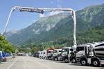 MAN Betonmischer von Daepp Beton und im Hintergrund Ruch Transporte und Eicher Transporte Eriz am 26.6.22 beim Trucker Festival in Interlaken.