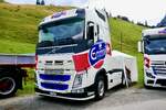Eine Volvo Zugmaschine von Emmi am 29.8.26 beim Diemtigtaler Truck Treff.