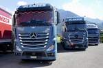 MB Actros und Volvo Sattelschlepper von Planzer am 26.6.22 beim Trucker Festival in Interlaken.