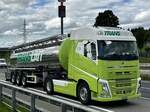 Ein Volvo FH Milchsattelzug von TransLait am 11.9.25 beim Grauholz.